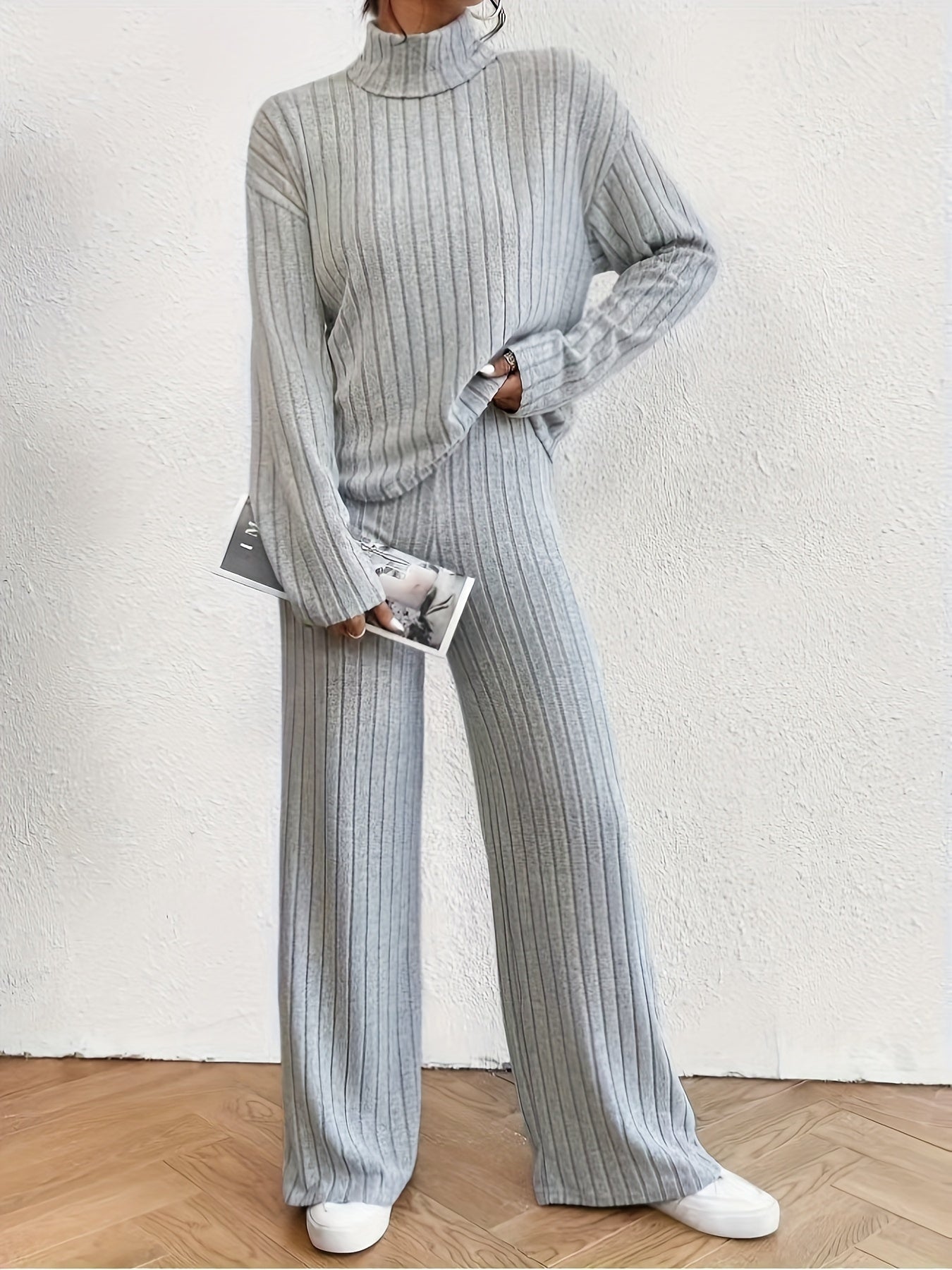 Willow - Effortless Wide-Leg Style Woman's Tracksuit