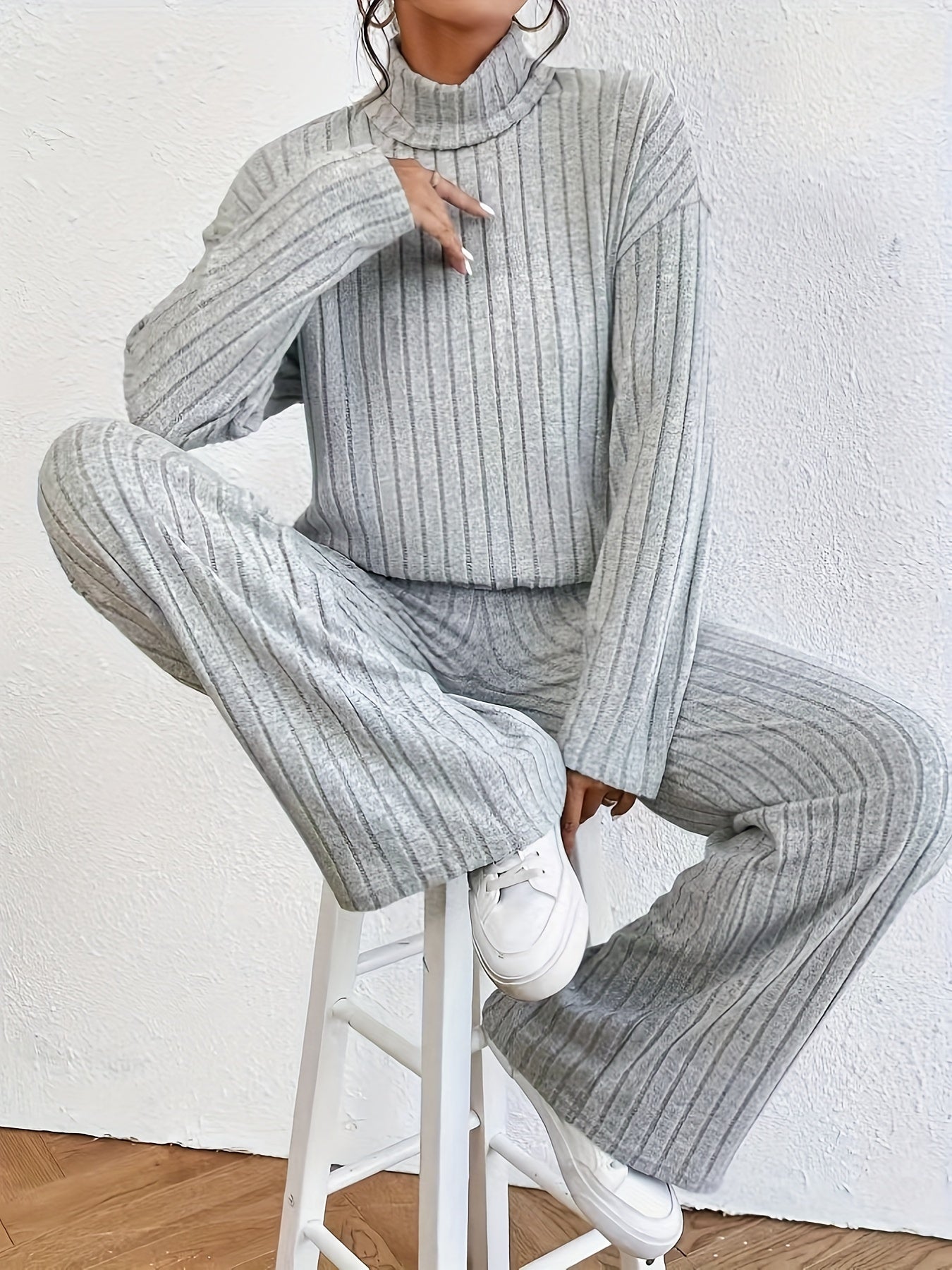 Willow - Effortless Wide-Leg Style Woman's Tracksuit