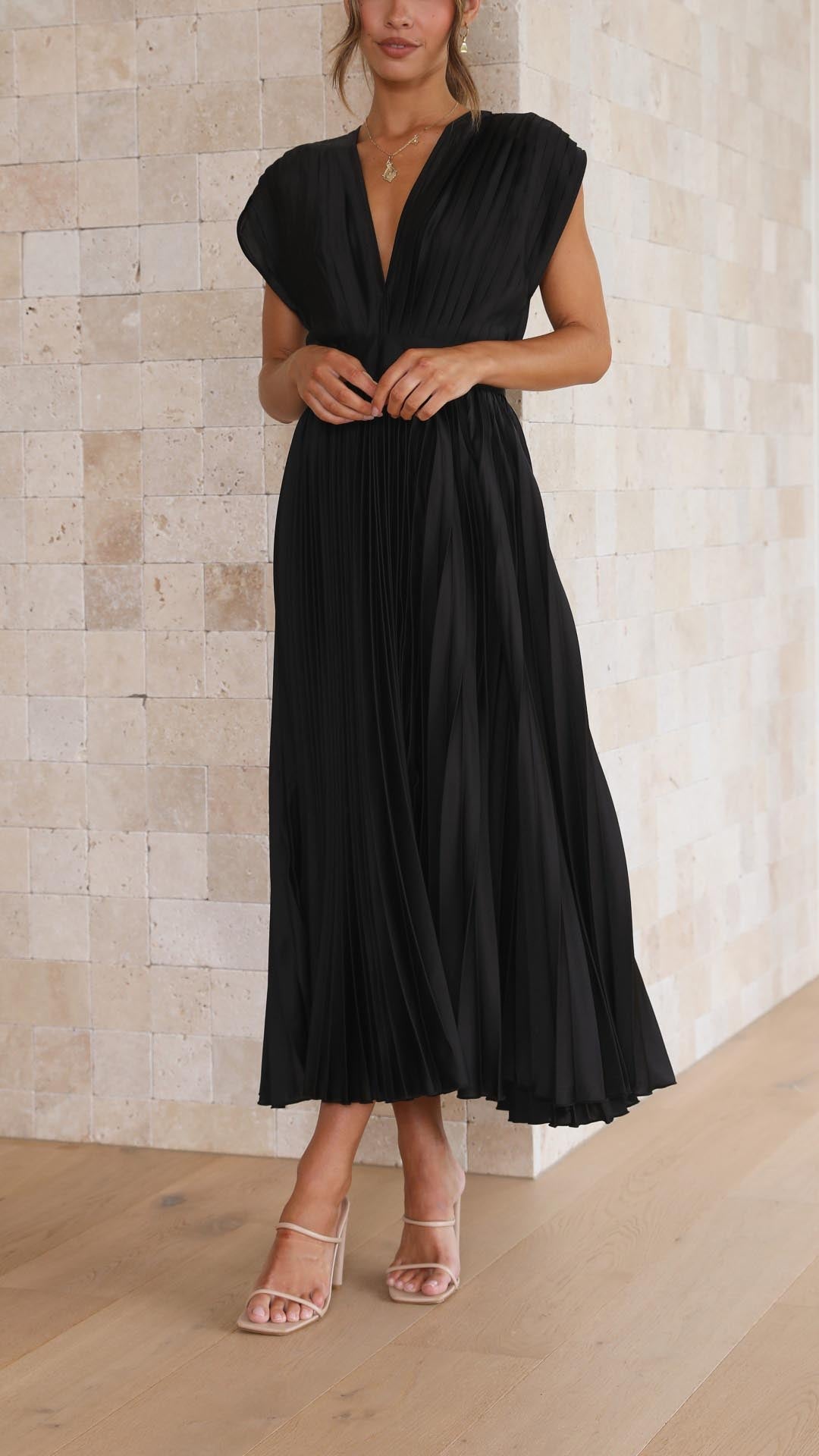 Laura - Casual Elegance with Tie Back Woman's Maxi Dress