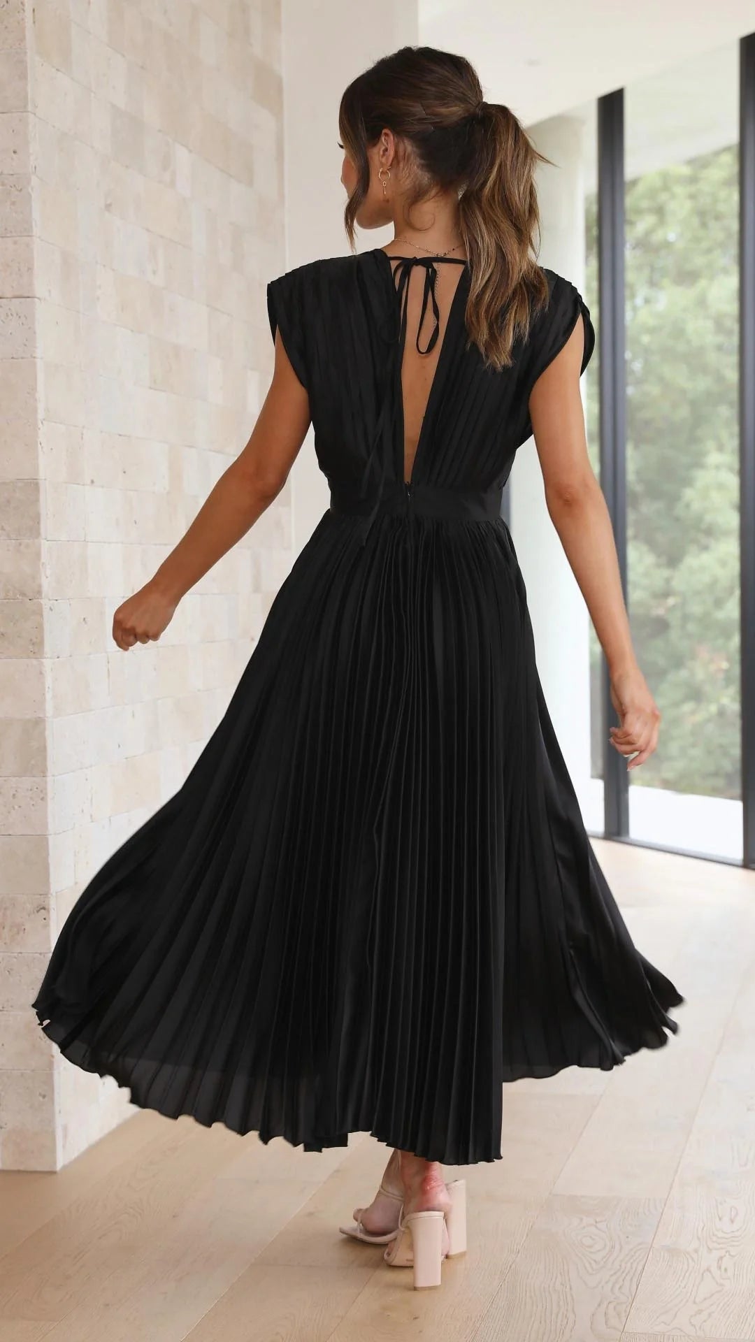 Laura - Casual Elegance with Tie Back Woman's Maxi Dress