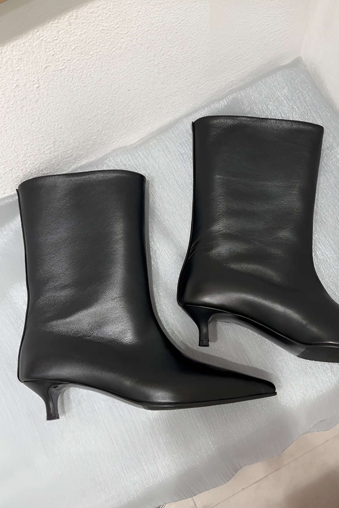 Retro Faux Leather Low Heel Pointed Toe Ankle Boots Dreamardi