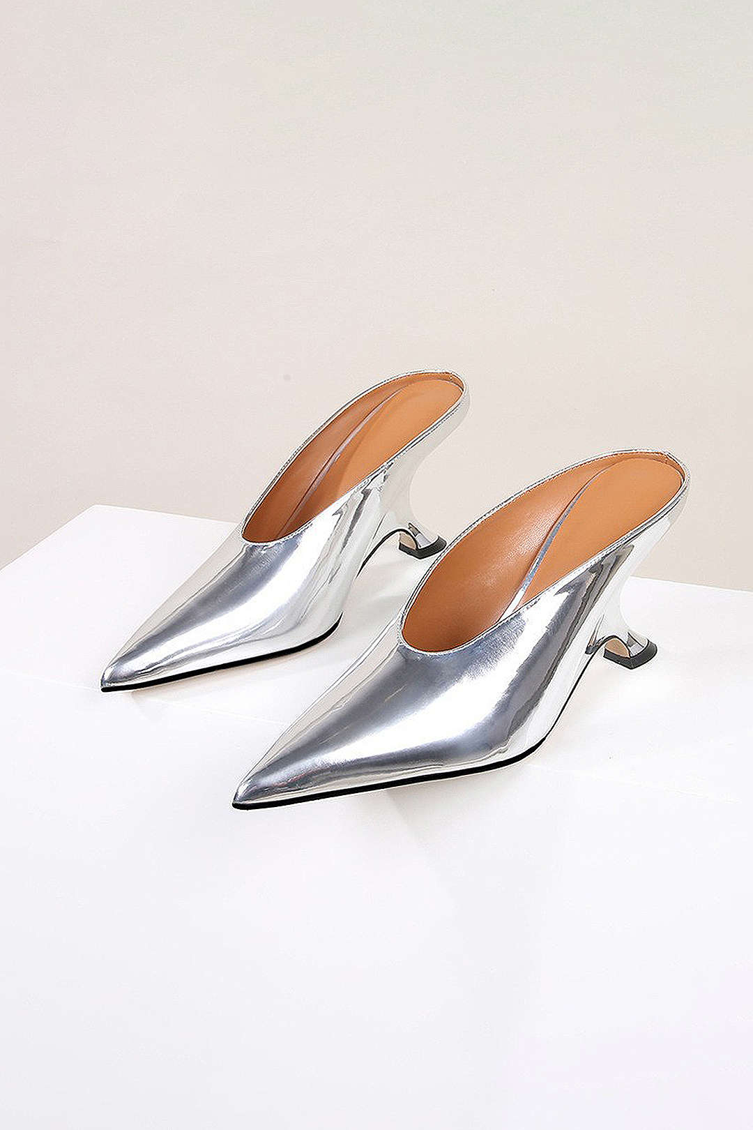 Metallic Pointed Low Heels Dreamardi