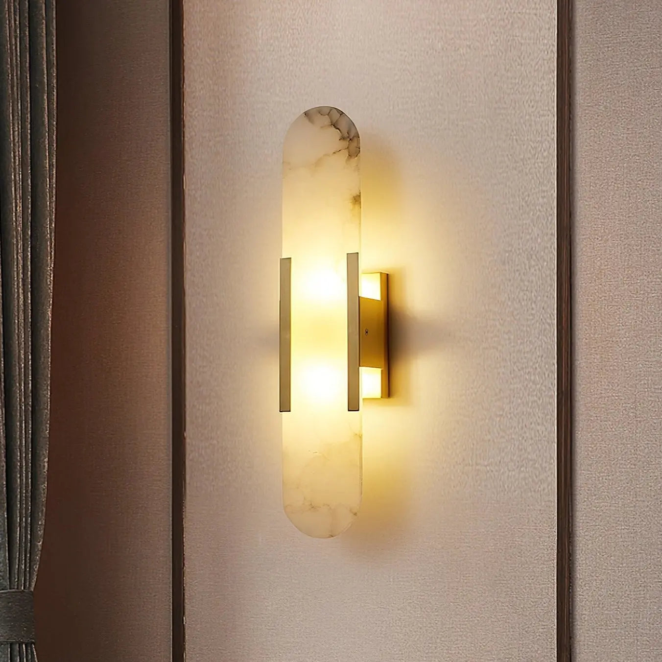 AlabasterGlow | Elegante Wandleuchte met Messing Accenten Dreamardi