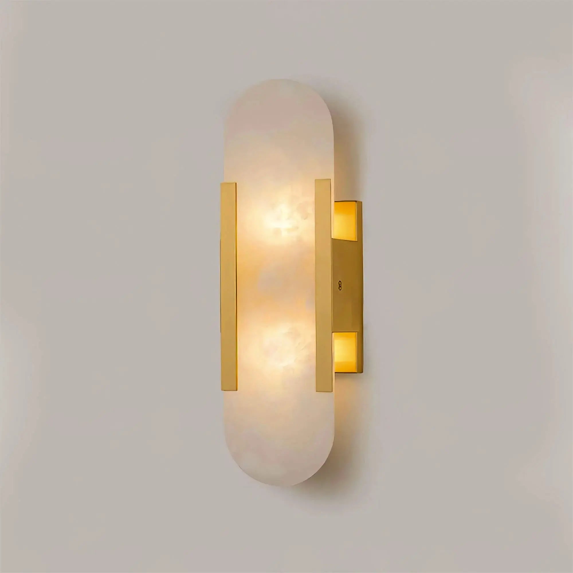 AlabasterGlow | Elegante Wandleuchte met Messing Accenten Dreamardi