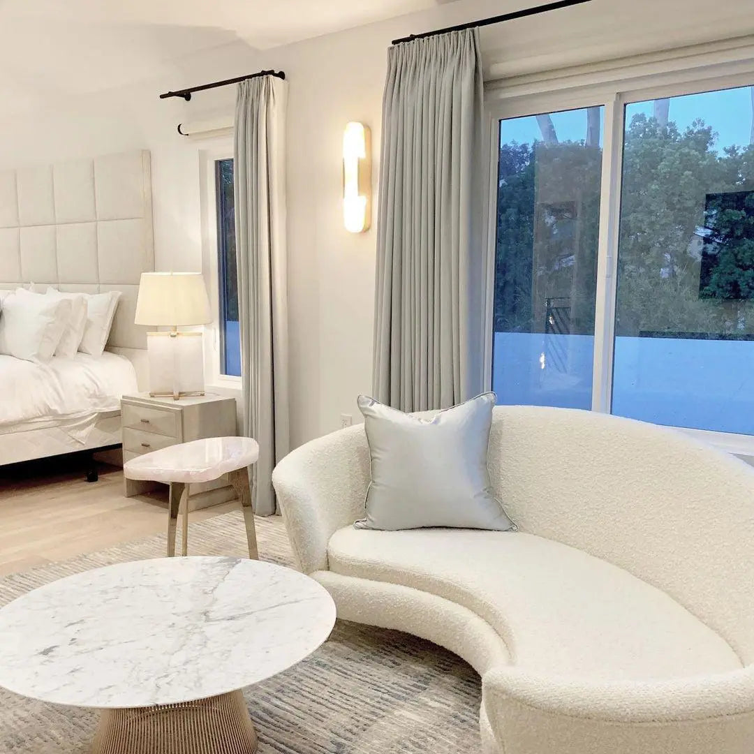 AlabasterGlow | Elegante Wandleuchte met Messing Accenten Dreamardi