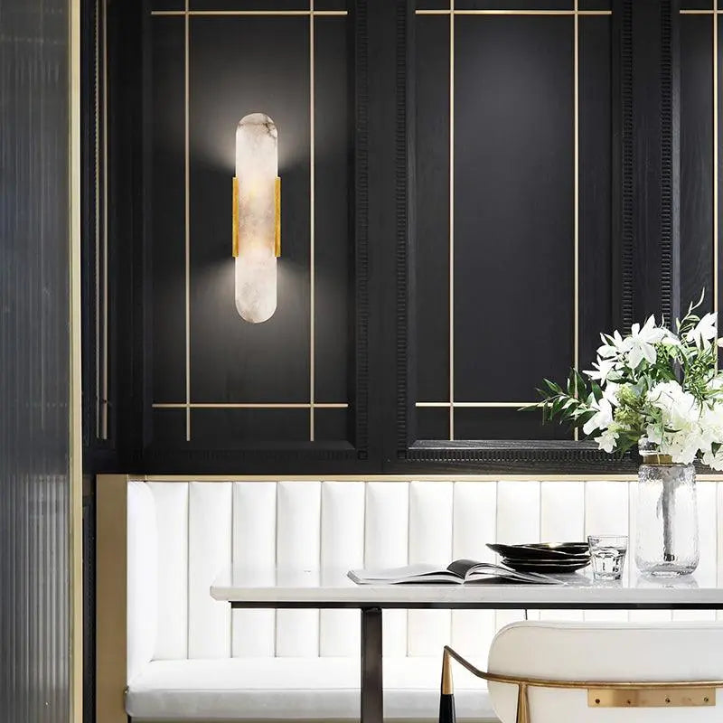 AlabasterGlow | Elegante Wandleuchte met Messing Accenten Dreamardi