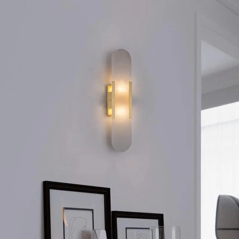 AlabasterGlow | Elegante Wandleuchte met Messing Accenten Dreamardi