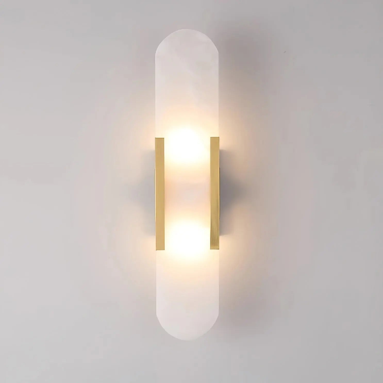 AlabasterGlow | Elegante Wandleuchte met Messing Accenten Dreamardi
