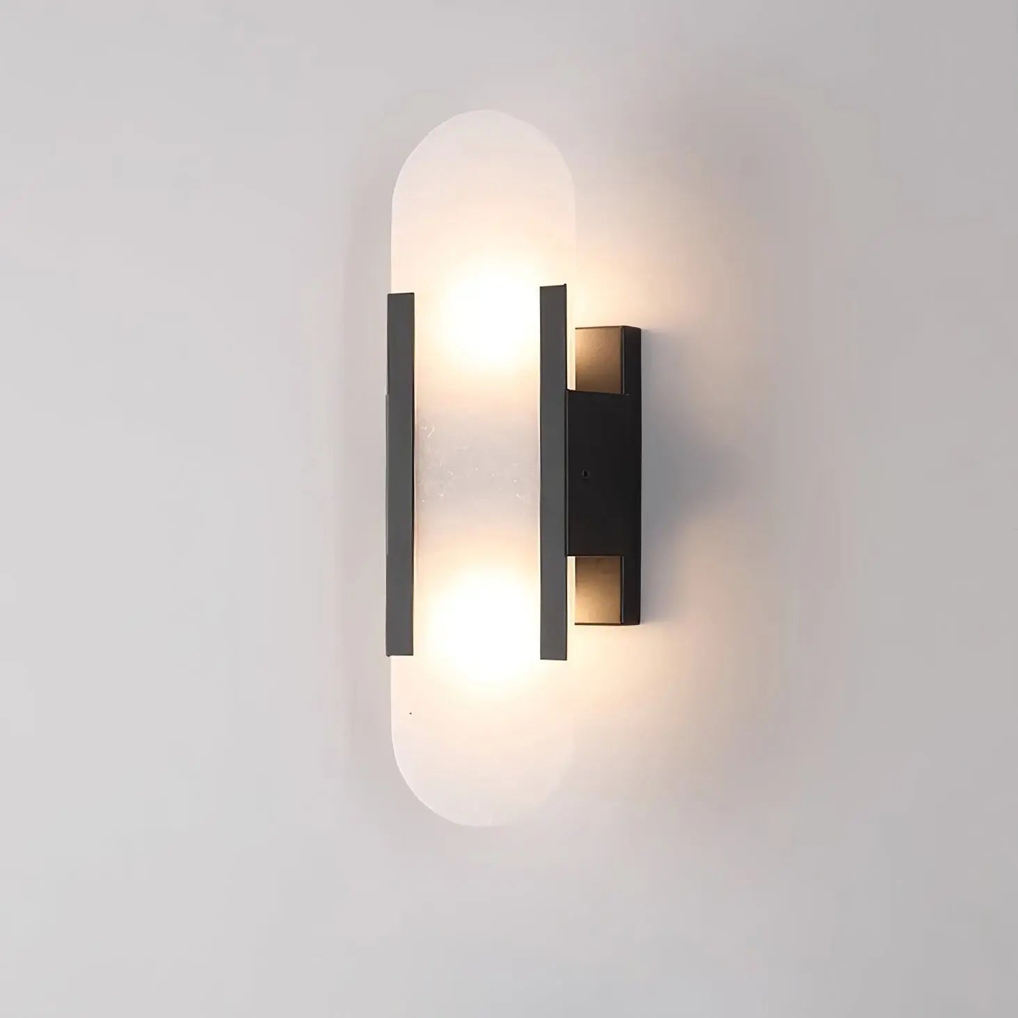AlabasterGlow | Elegante Wandleuchte met Messing Accenten Dreamardi
