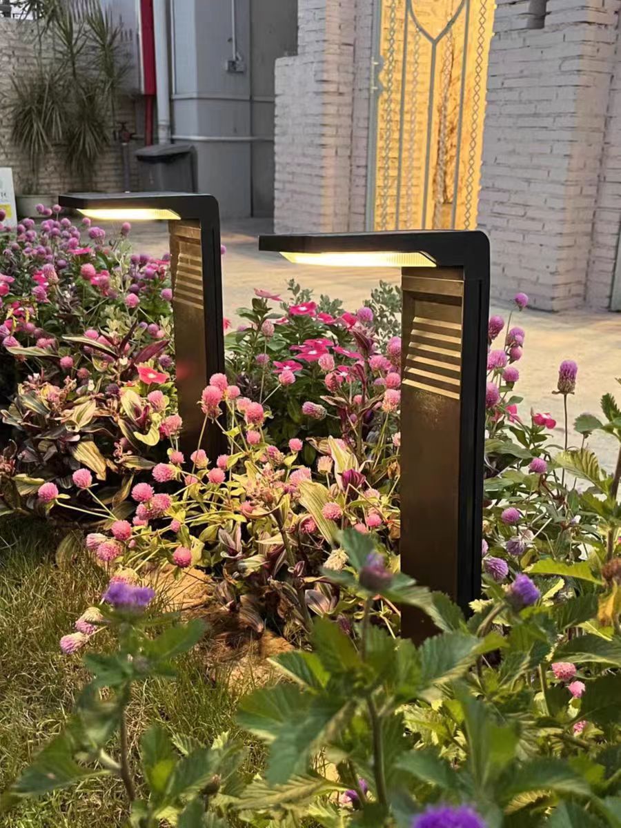 SlimGlow - Long Lasting Solar Power Trail Lamp