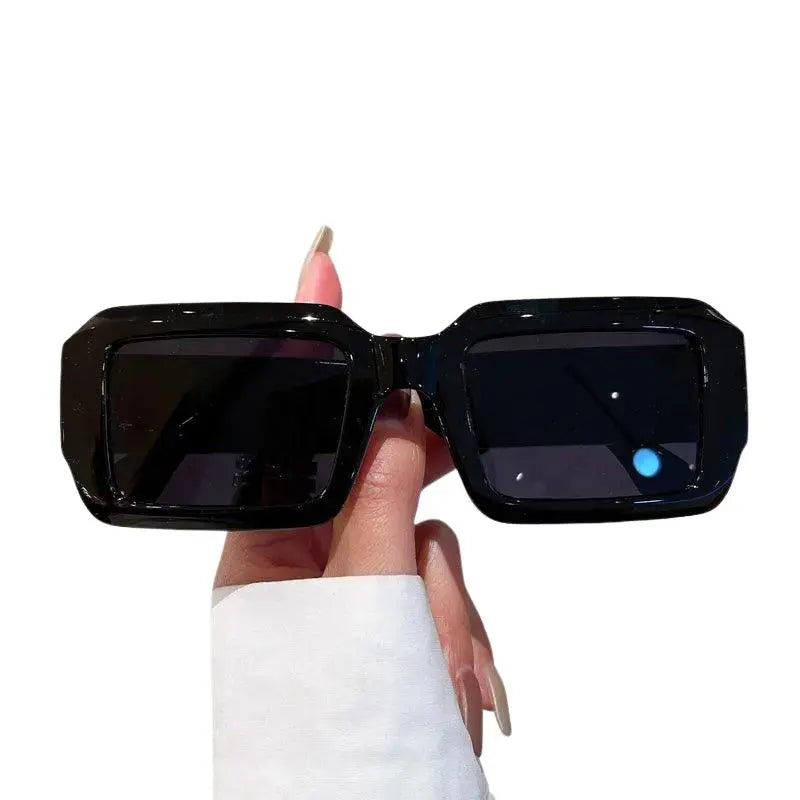 Angela - Bold Vintage Vibe Woman's Sunglasses Dreamardi