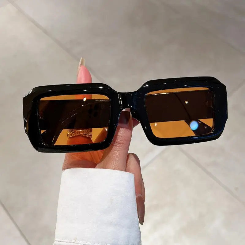 Angela - Bold Vintage Vibe Woman's Sunglasses Dreamardi